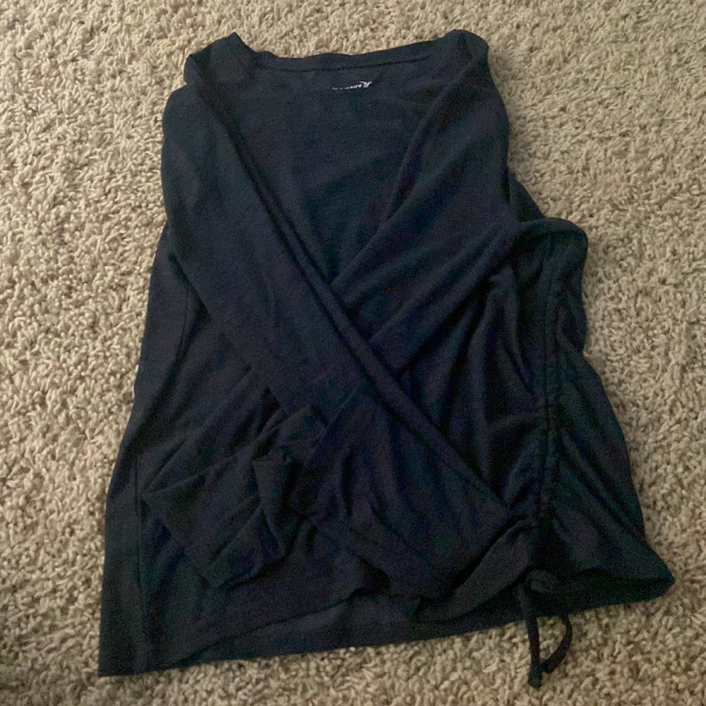 black fitness shirt